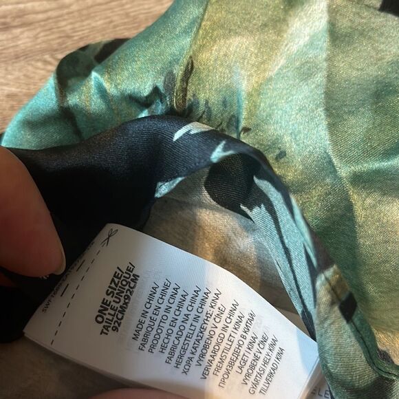 Echo
Floral Bloom Silk Square Scarf NEW - Picture 3 of 3